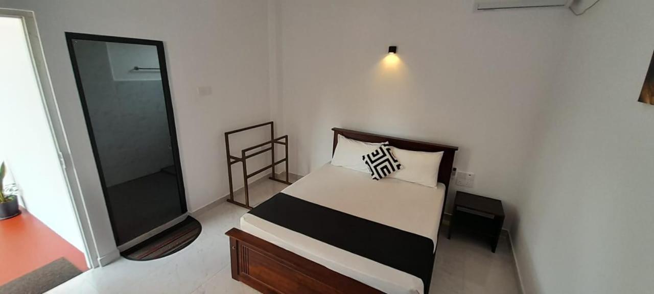 Lake Edge Resort Anuradhapura Buitenkant foto