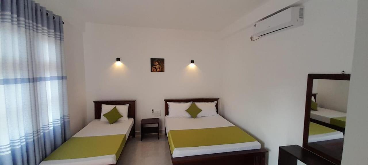 Lake Edge Resort Anuradhapura Buitenkant foto