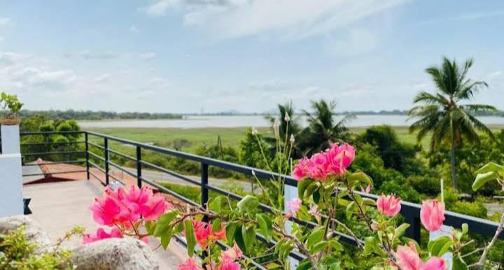 Lake Edge Resort Anuradhapura Buitenkant foto