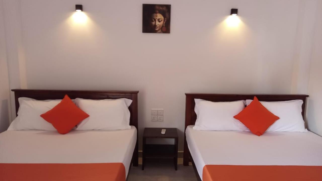 Lake Edge Resort Anuradhapura Buitenkant foto