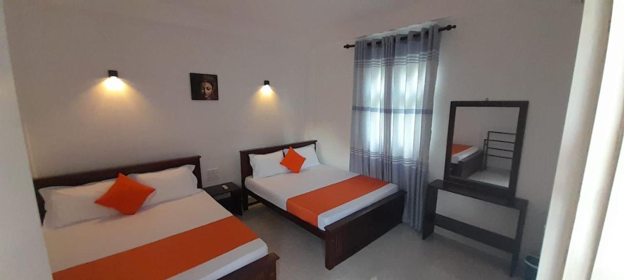 Lake Edge Resort Anuradhapura Buitenkant foto