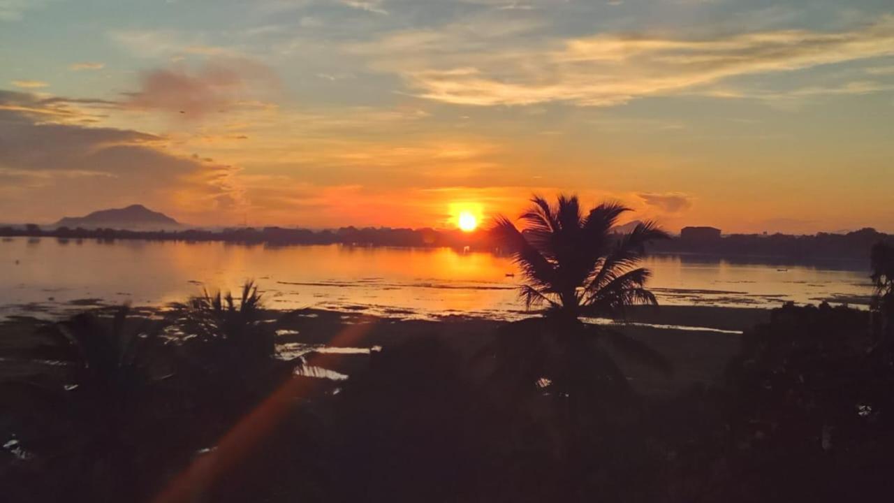Lake Edge Resort Anuradhapura Buitenkant foto