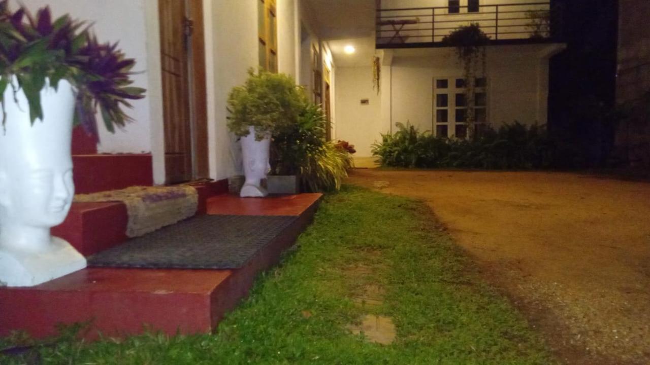 Lake Edge Resort Anuradhapura Buitenkant foto