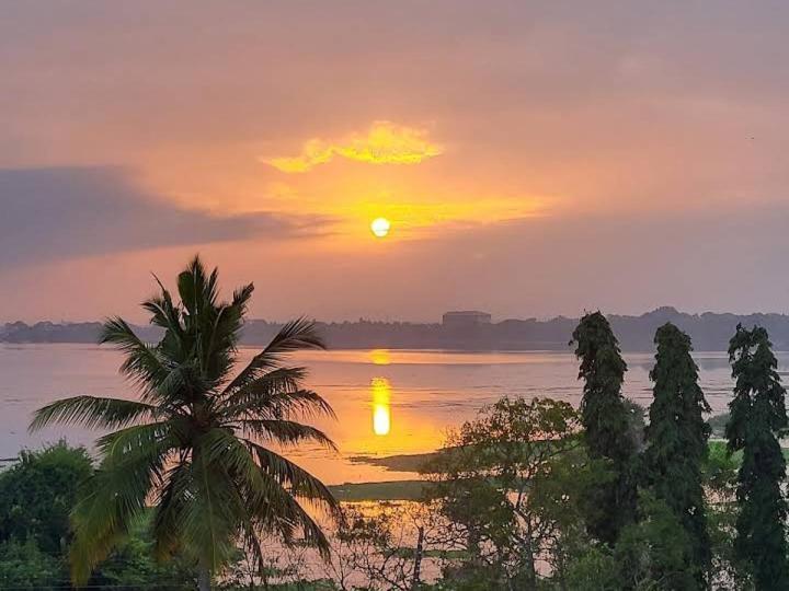 Lake Edge Resort Anuradhapura Buitenkant foto