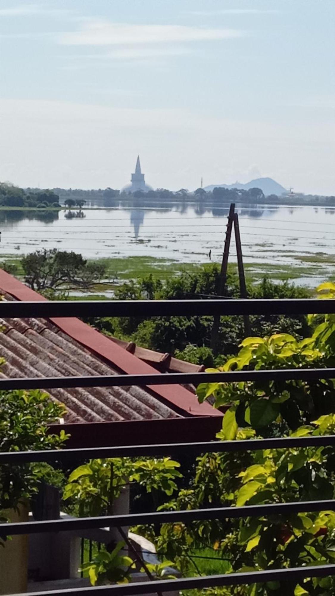 Lake Edge Resort Anuradhapura Buitenkant foto